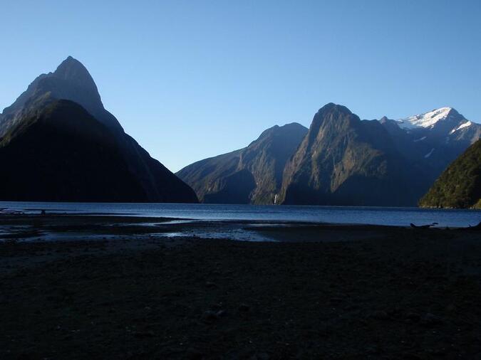 Milford Sound i solnedgång, Mitre Peak till höger