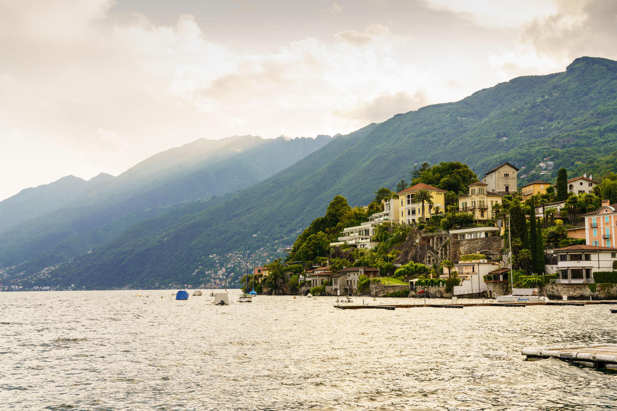 Utsikten från strandkanten i Ascona är magisk.