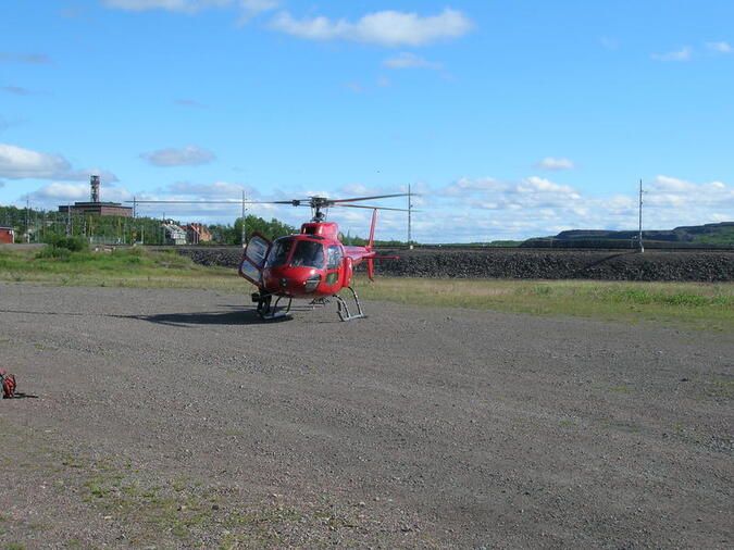 Lastning av helikoptern.