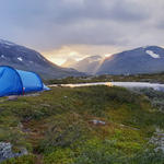 Vacker tältplats vid Tjåggnårisjåhkå