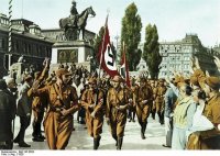 Bundesarchiv_Bild_147-0503,_Nürnberg,_Horst_Wessel_mit_SA-Sturm.jpg