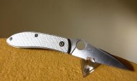 Min Spyderco G Bradley Air, CPM M4 REX, en av två knivar.jpg